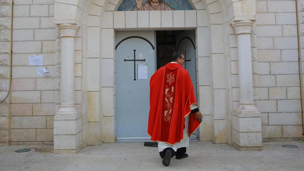 Attaccata chiesa cattolica della Sacra Famiglia