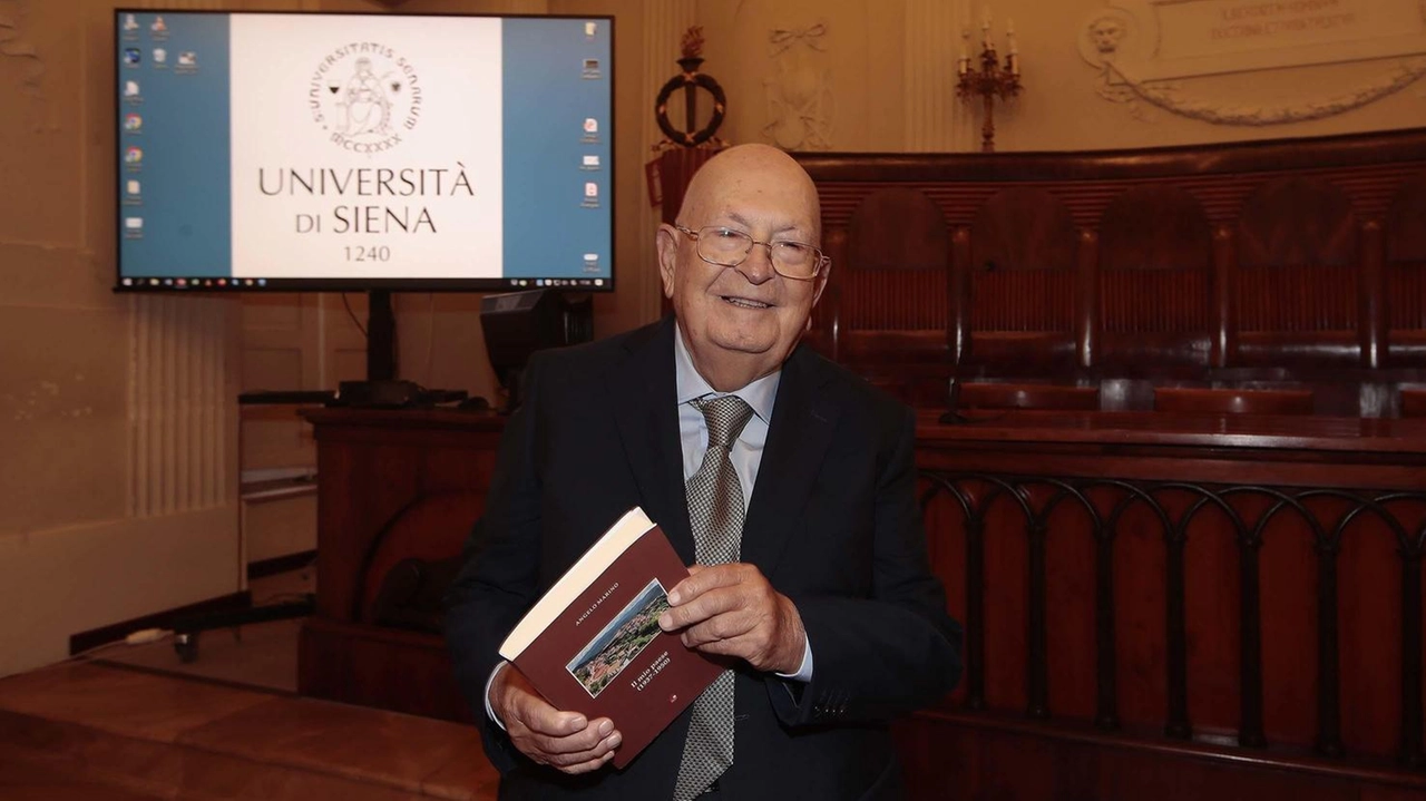 Angelo Marino ha 87 anni e da poco si è laureato alla Facoltà di Lettere. La sua tesi di laurea è diventata un libro Angelo Marino ha 87 anni e da poco si è laureato alla Facoltà di Lettere. La sua tesi di laurea è diventata un libro