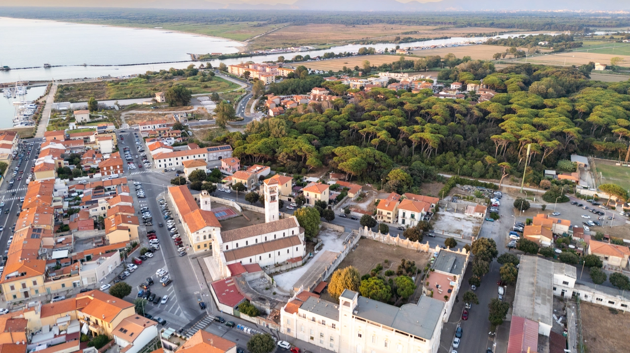 Una foto col drone di Marina di Pisa (foto Del Punta per Valtriani) Una foto col drone di Marina di Pisa (foto Del Punta per Valtriani)