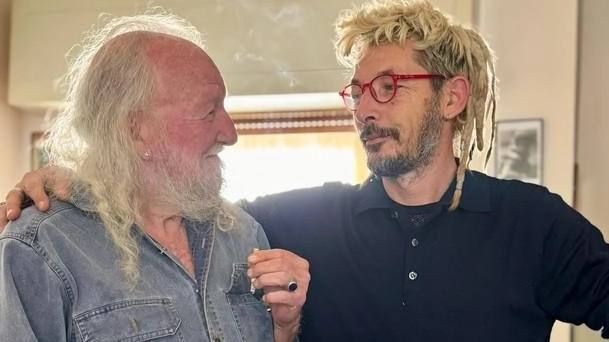 Il regista Fabrizio Ferrante con uno degli interpreti Guglielmo Bertilorenzi. In alto, un momento del dibattito Il regista Fabrizio Ferrante con uno degli interpreti Guglielmo Bertilorenzi. In alto, un momento del dibattito