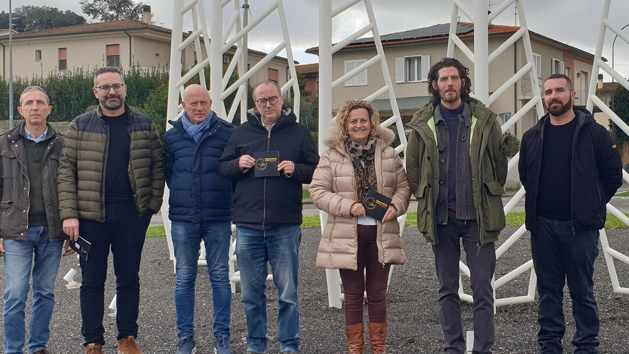 L’inaugurazione dell’installazione artistica a Capannoli L’inaugurazione dell’installazione artistica a Capannoli