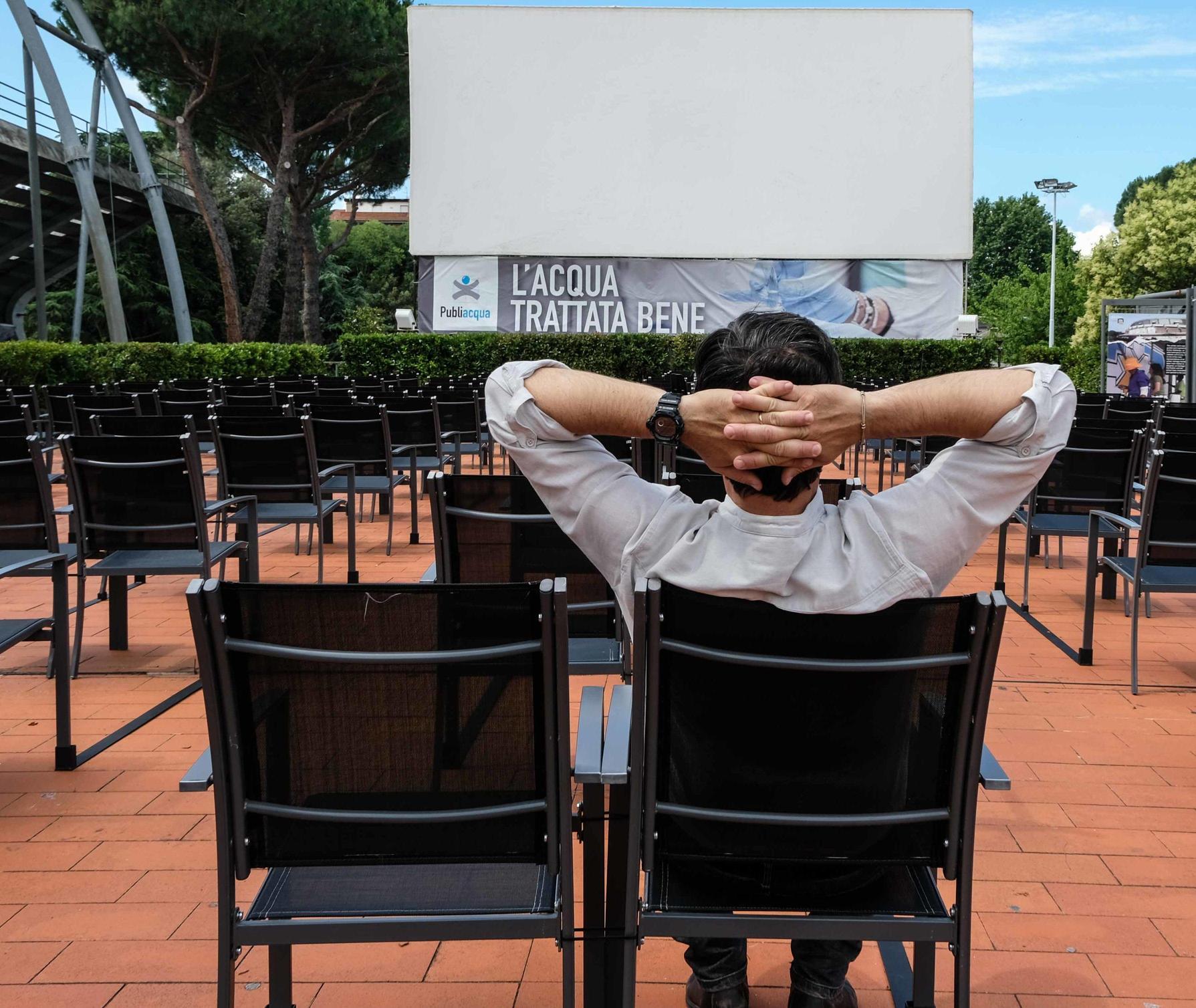 Torna il grande cinema all’aperto. Dal Chiardiluna alla Manifattura. Registi e vip in sala col pubblico Torna il grande cinema all’aperto. Dal Chiardiluna alla Manifattura. Registi e vip in sala col pubblico