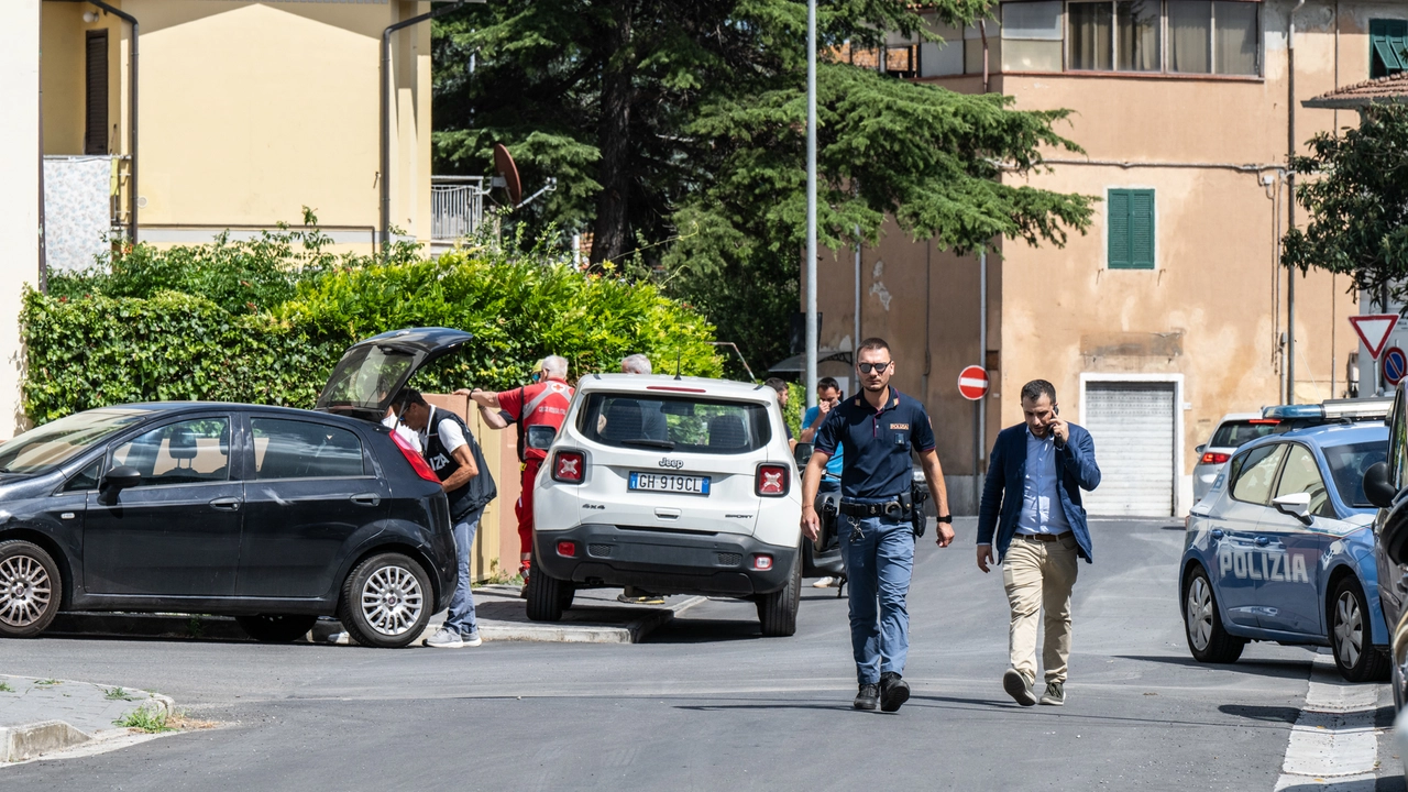 La polizia sul luogo dell'omicidio-suicidio (Foto Elena Pardini/Valtriani)