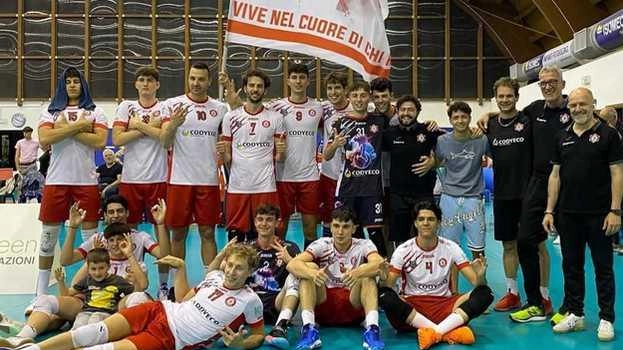 Codyeco Lupi e Camaiore accedono ai play-off promozione. Sassuolo escluso dopo la sconfitta a Grosseto. Colli protagonista con 19 punti. Codyeco Lupi e Camaiore accedono ai play-off promozione. Sassuolo escluso dopo la sconfitta a Grosseto. Colli protagonista con 19 punti.