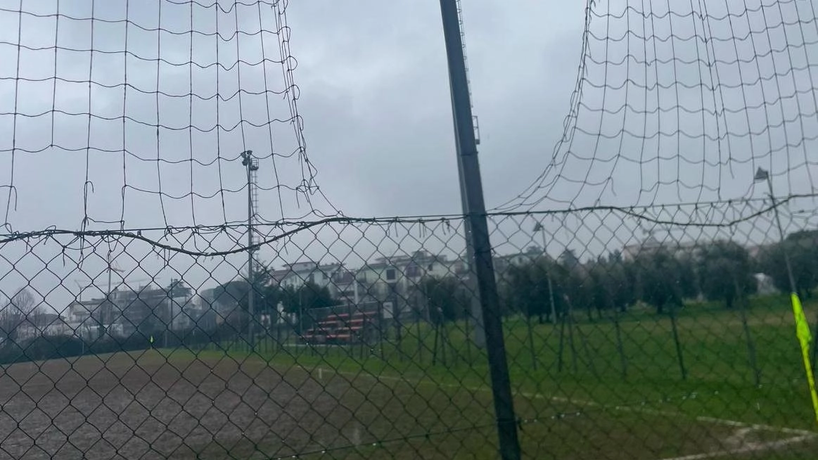 PISTOIA Oltre sessanta segnalazioni in due anni e mezzo da parte delle società sportive che usufruiscono degli spazi dei campi...