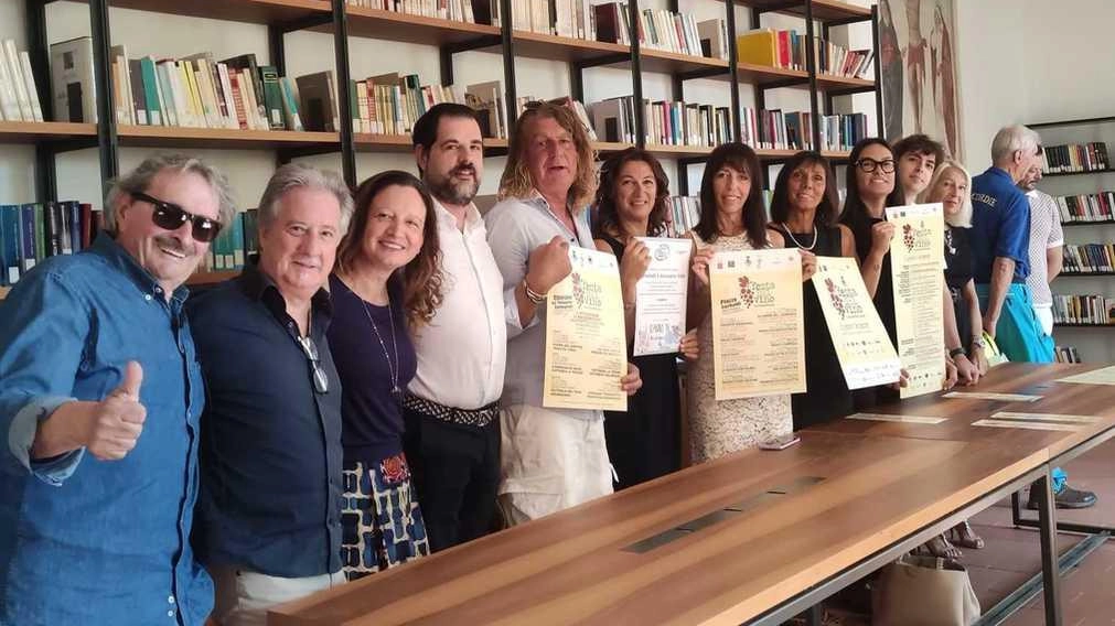 La presentazione alla stampa della Festa del Vino di Montercarlo: in foto gli organizzatori con la sindaca Bassini e il presidente Fuso Carmignani La presentazione alla stampa della Festa del Vino di Montercarlo: in foto gli organizzatori con la sindaca Bassini e il presidente Fuso Carmignani