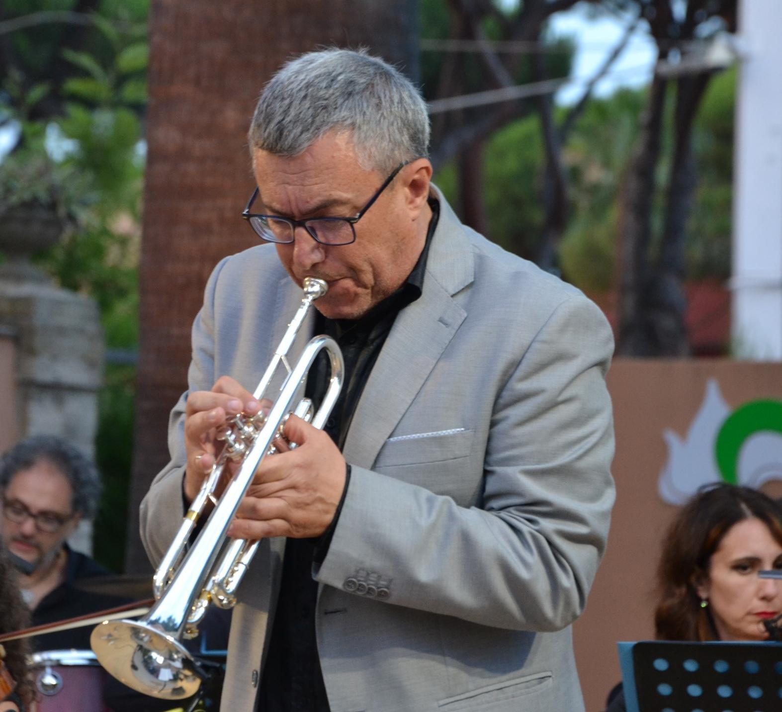 Il sound di Nello Salza. Al via ’Musica in mare’ Il sound di Nello Salza. Al via ’Musica in mare’