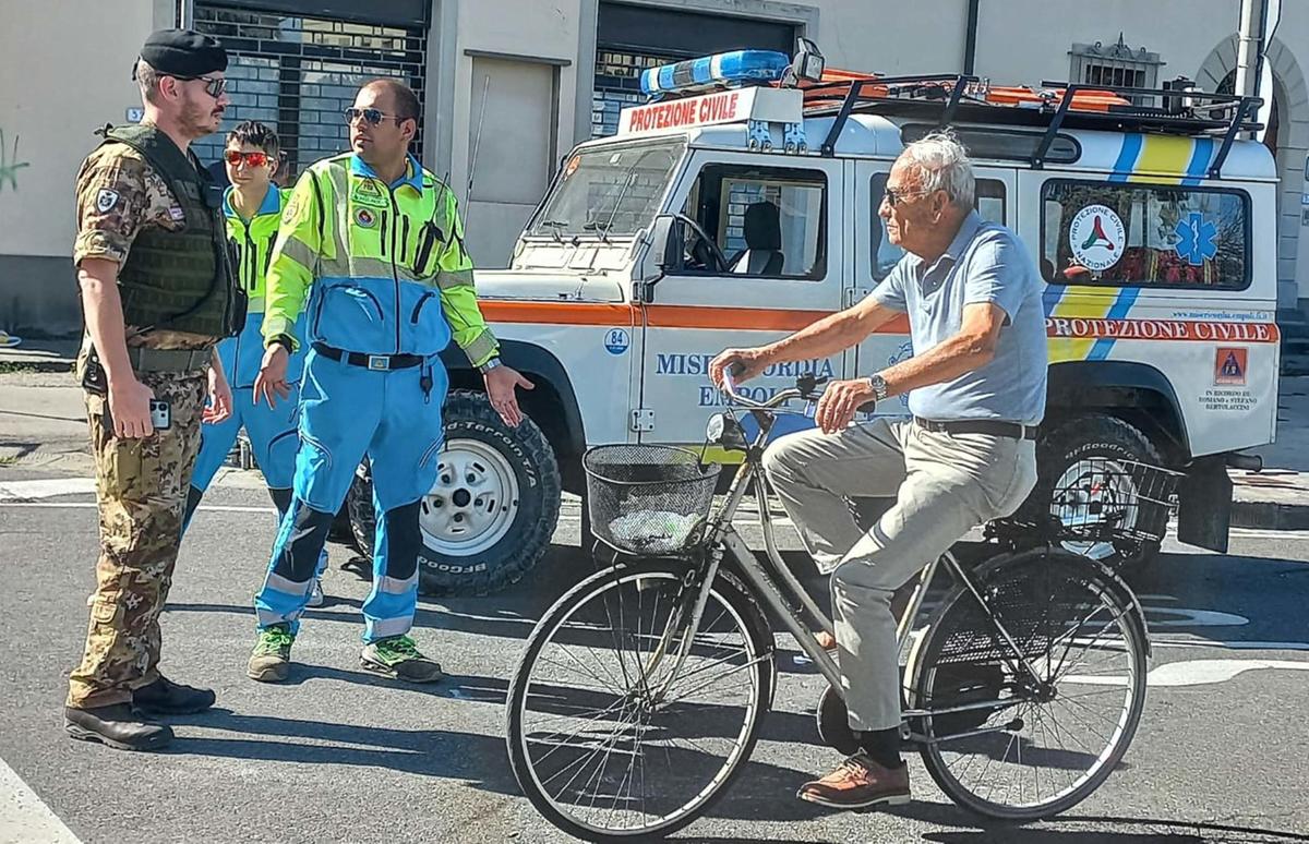 Il risveglio in zona rossa. Un ’esercito’ in campo per la maxi-evacuazione. Strade chiuse e controlli