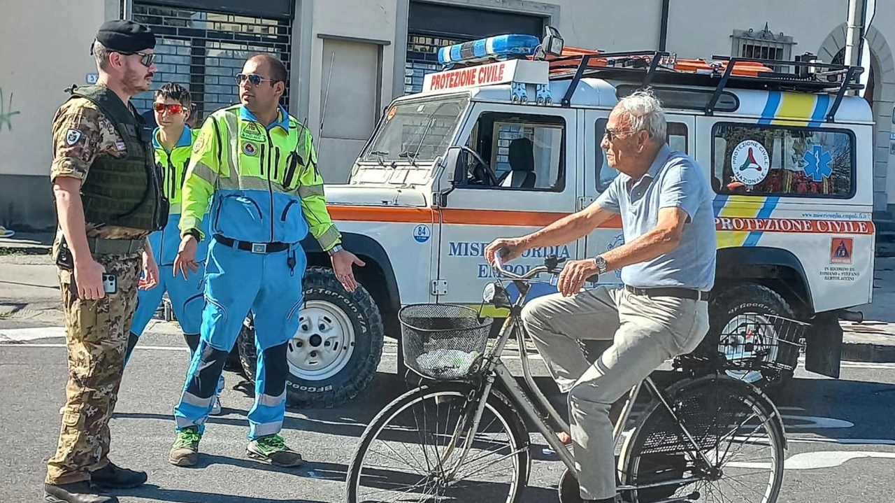 Il centro di Empoli e parte di Vinci svuotati già dalle prime luci dell’alba. Imponente la macchina organizzativa con forze dell’ordine e volontari. tra lo stupore e la curiosità dei passanti: è stato un evento epocale. Il centro di Empoli e parte di Vinci svuotati già dalle prime luci dell’alba. Imponente la macchina organizzativa con forze dell’ordine e volontari. tra lo stupore e la curiosità dei passanti: è stato un evento epocale.