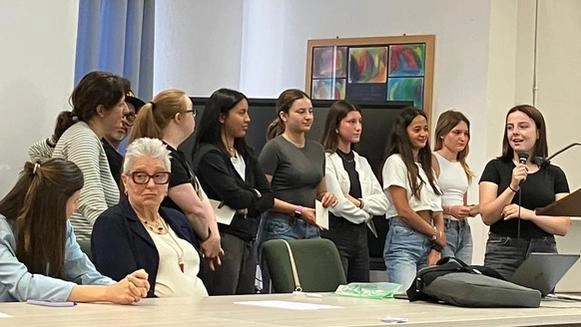 All’istituto di scuola superiore Piaggia è stato illustrato agli studenti il progetto Ciaobro’ con i ragazzi dell’Abc All’istituto di scuola superiore Piaggia è stato illustrato agli studenti il progetto Ciaobro’ con i ragazzi dell’Abc