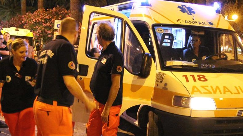 Durante l’effusione lui le stacca una porzione di lingua e poi tenta di darsi alla fuga: preso. Lei, al sesto mese di gravidanza, trova il coraggio di denunciarlo: finora temeva ritorsioni. .