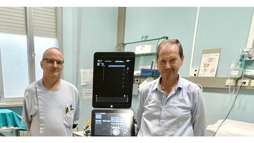 Da sinistra il dottor Jörg Lehle, dirigente medico dell’Uo anestesia e rianimazione dell’Ospedale di Volterra e Roberto Pepi presidente Fondazione Crv Da sinistra il dottor Jörg Lehle, dirigente medico dell’Uo anestesia e rianimazione dell’Ospedale di Volterra e Roberto Pepi presidente Fondazione Crv
