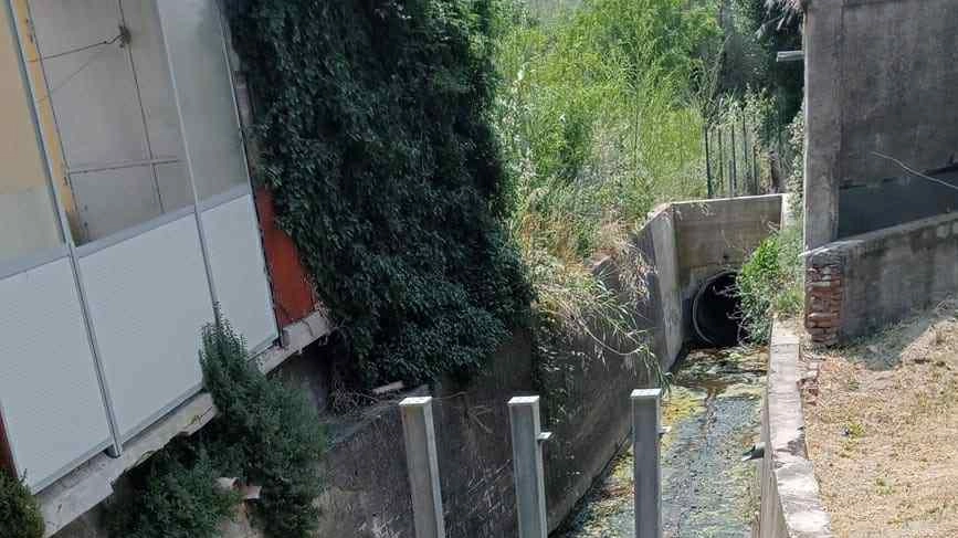 L’alveo del torrente Stregale con la griglia a pettine
