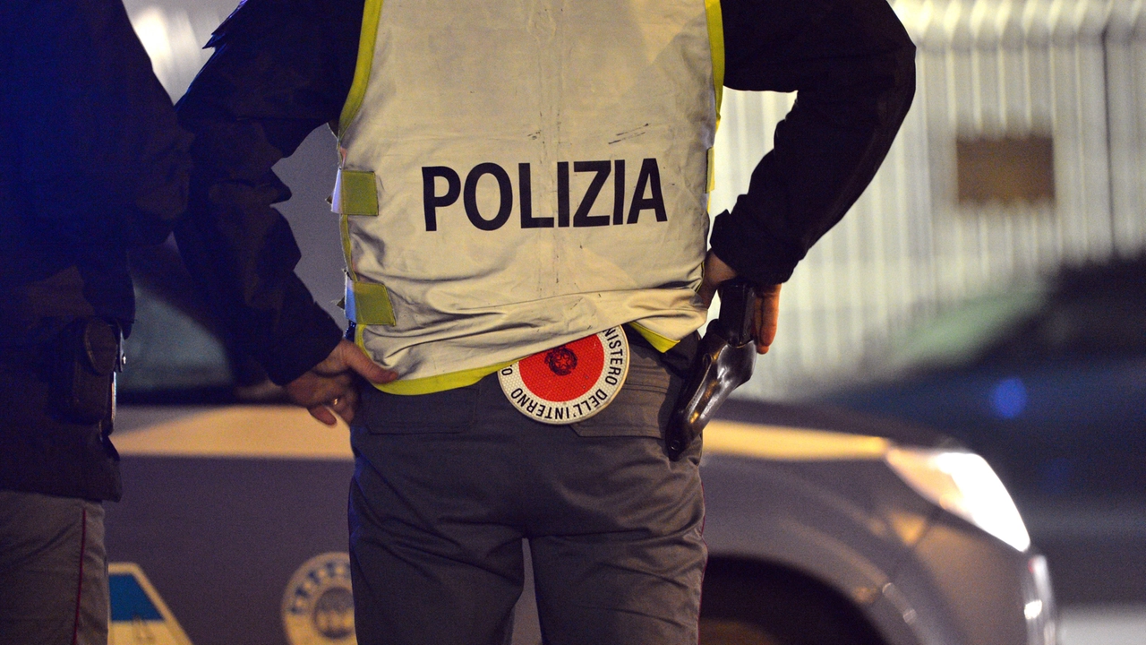 Polizia, foto di repertorio Polizia, foto di repertorio