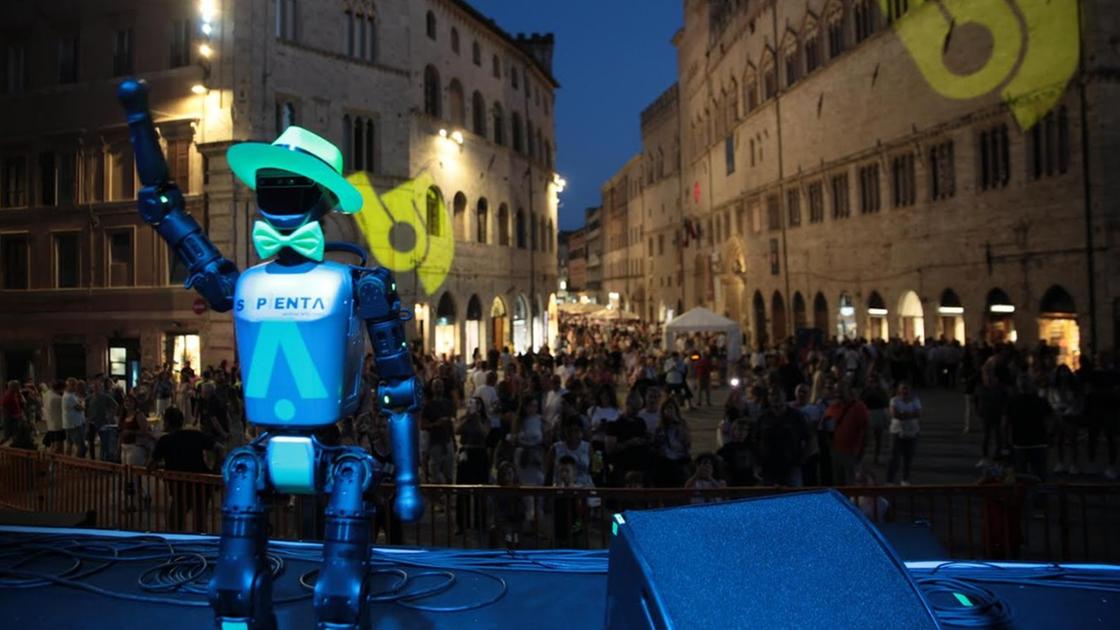 Applausi, autografi e foto come una star: il robot Rocco sale sul palco di Umbria Jazz Applausi, autografi e foto come una star: il robot Rocco sale sul palco di Umbria Jazz