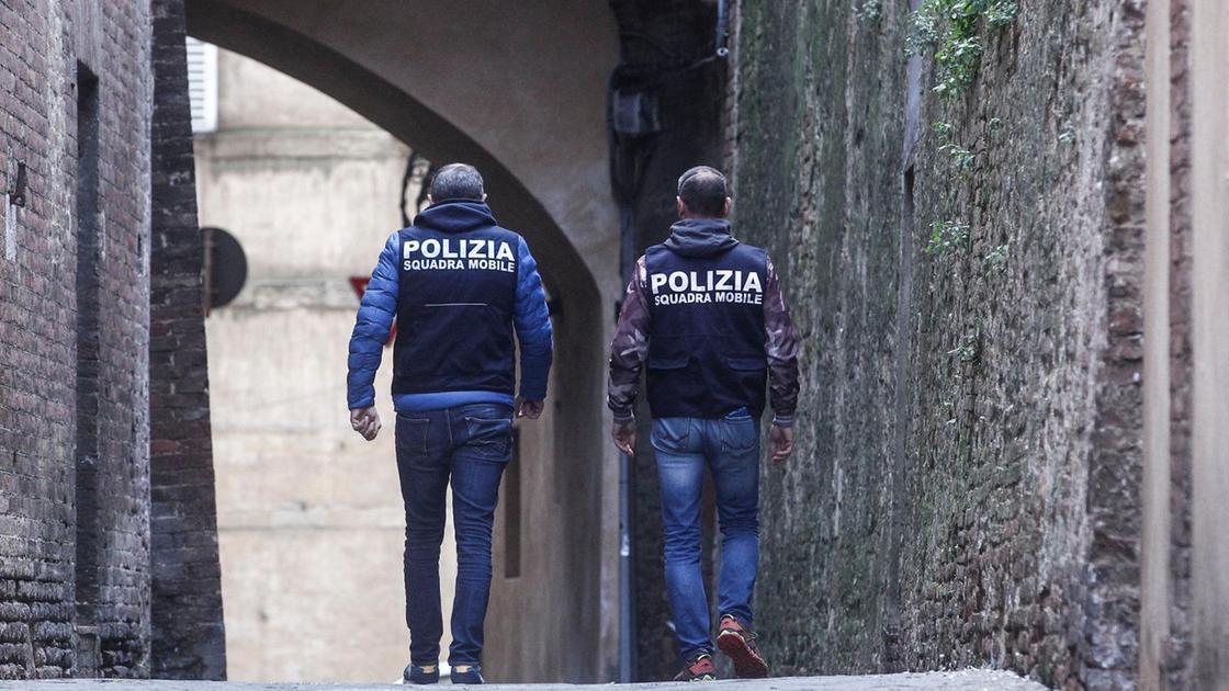Truffatore condannato. Raggira anziano in casa, arrestato dalla Polizia Truffatore condannato. Raggira anziano in casa, arrestato dalla Polizia