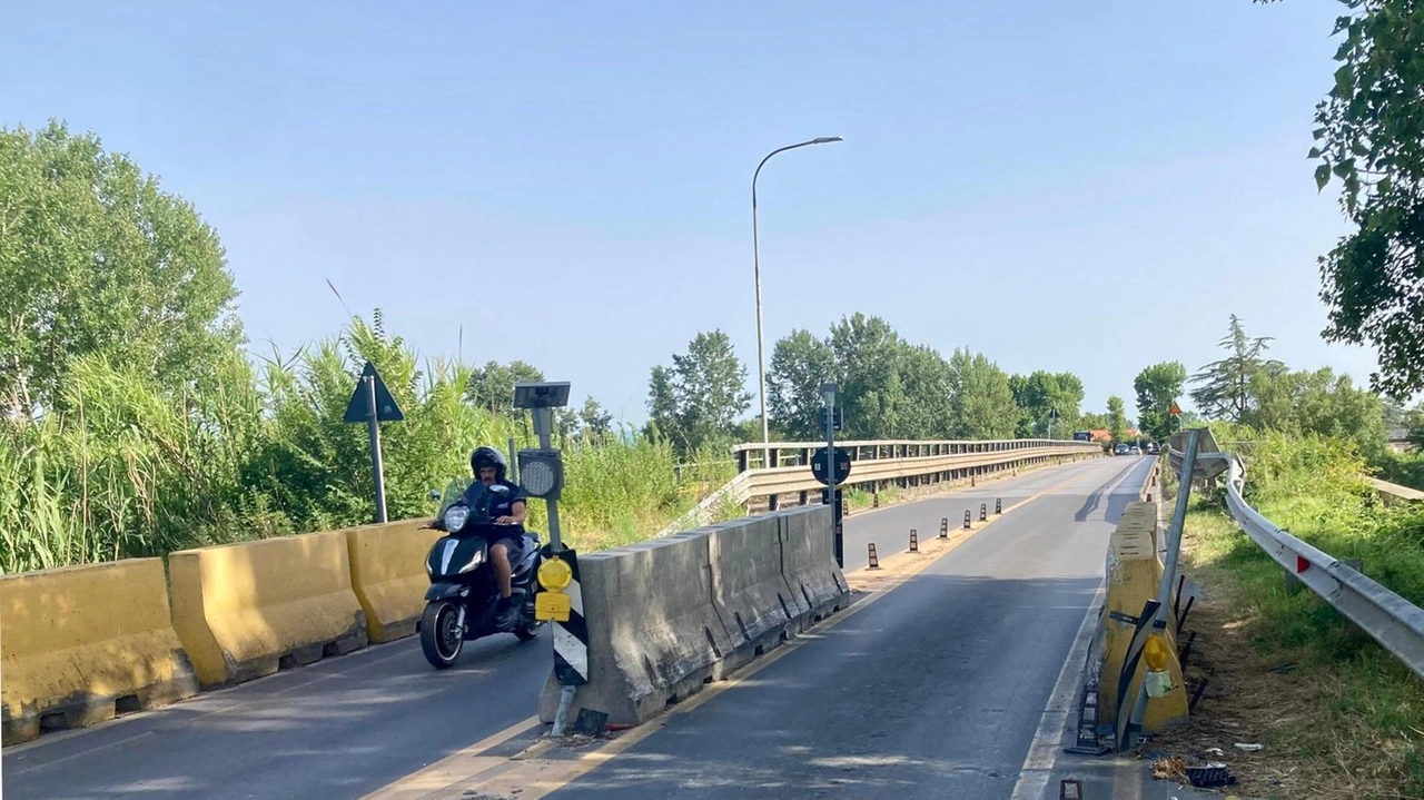 Il Ponte della Botte causa disagi a Calcinaia e Vicopisano. Fratelli d’Italia chiedono ristori per le attività penalizzate dal ritardo dei lavori. La Provincia e i sindaci si attivano per ottenere aiuti dal Governo e dalla Regione. Il Ponte della Botte causa disagi a Calcinaia e Vicopisano. Fratelli d’Italia chiedono ristori per le attività penalizzate dal ritardo dei lavori. La Provincia e i sindaci si attivano per ottenere aiuti dal Governo e dalla Regione.
