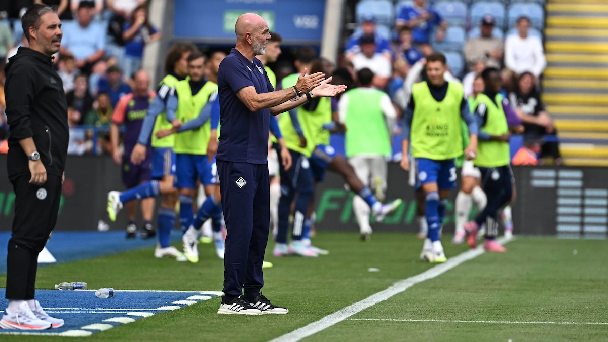 Pioli dà indicazioni ai suoi durante Leicester-Fiorentina (foto Acf Fiorentina) Pioli dà indicazioni ai suoi durante Leicester-Fiorentina (foto Acf Fiorentina)