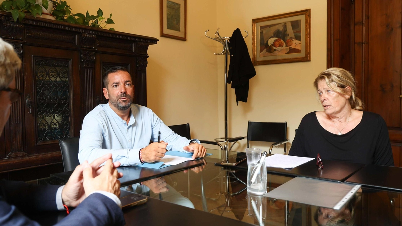 Nuova perquisizione ieri a caccia di biglietti o farmaci. Domani l’incarico per l’autopsia. Il legale: "Se davvero si è suicidato potrebbe essere stato istigato". Il telefono ai raggi x. Nuova perquisizione ieri a caccia di biglietti o farmaci. Domani l’incarico per l’autopsia. Il legale: "Se davvero si è suicidato potrebbe essere stato istigato". Il telefono ai raggi x.