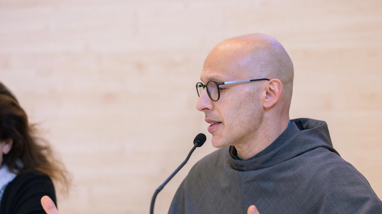 Fra. Giulio Cesareo, portavoce dei Conventuali di Assisi illustra l’AI Assisi Ac, il documento nato grazie alla collaborazione dei frati minori con l’Ordine dei giornalisti dell’Umbria Fra. Giulio Cesareo, portavoce dei Conventuali di Assisi illustra l’AI Assisi Ac, il documento nato grazie alla collaborazione dei frati minori con l’Ordine dei giornalisti dell’Umbria