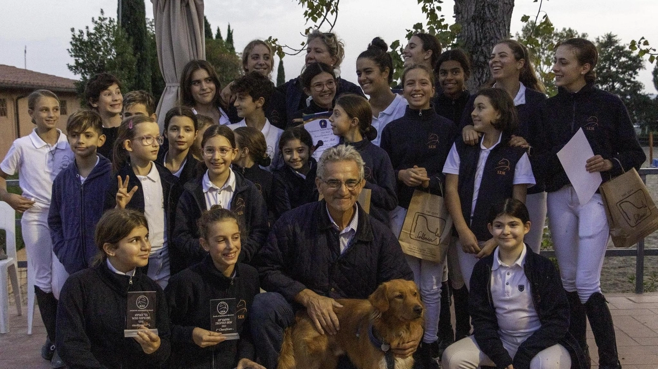 Foto di gruppo e sorrisi alla festa della scuola di equitazione «Micheletto» Foto di gruppo e sorrisi alla festa della scuola di equitazione «Micheletto»