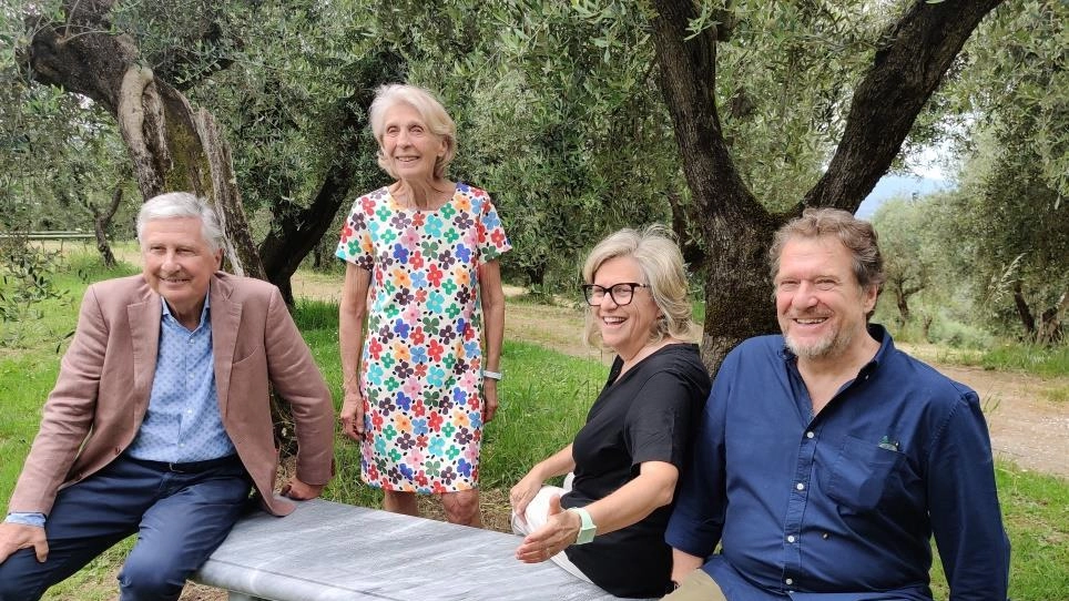 Fabio, Patrizia, Stefania e Paolo Gori: la Fondazione Gori-Celle annuncia la presentazione dei restauri: «Villa Celle, pomari, agrumeti e verzieri. Un giardino mai visto». E’ intitolato a Pina e Giuliano Gori Fabio, Patrizia, Stefania e Paolo Gori: la Fondazione Gori-Celle annuncia la presentazione dei restauri: «Villa Celle, pomari, agrumeti e verzieri. Un giardino mai visto». E’ intitolato a Pina e Giuliano Gori