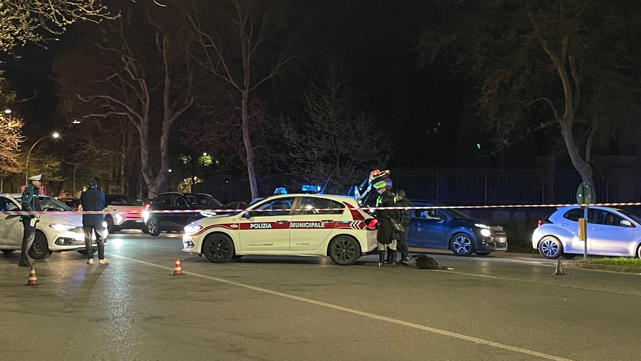 La polizia municipale di Firenze sul luogo dell'incidente