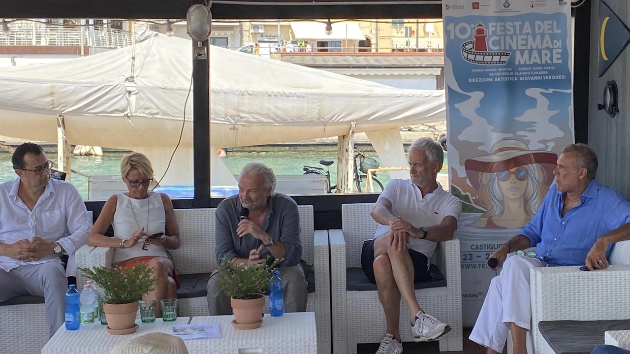 La presentazione della Festa del cinema di Mare sotto la regia di Veronesi La presentazione della Festa del cinema di Mare sotto la regia di Veronesi