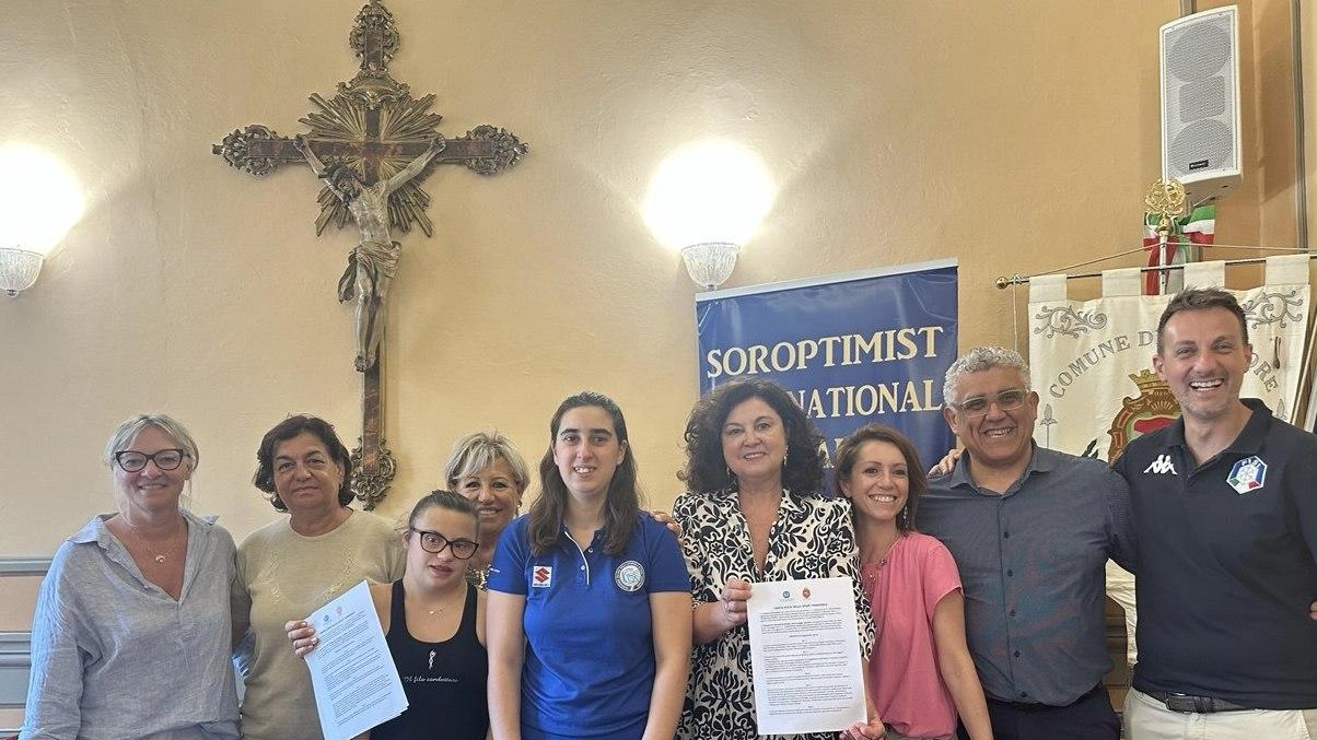 Gli esponenti dell’amministrazione camaiorese e i referenti delle realtà sportive e associative del territorio Gli esponenti dell’amministrazione camaiorese e i referenti delle realtà sportive e associative del territorio