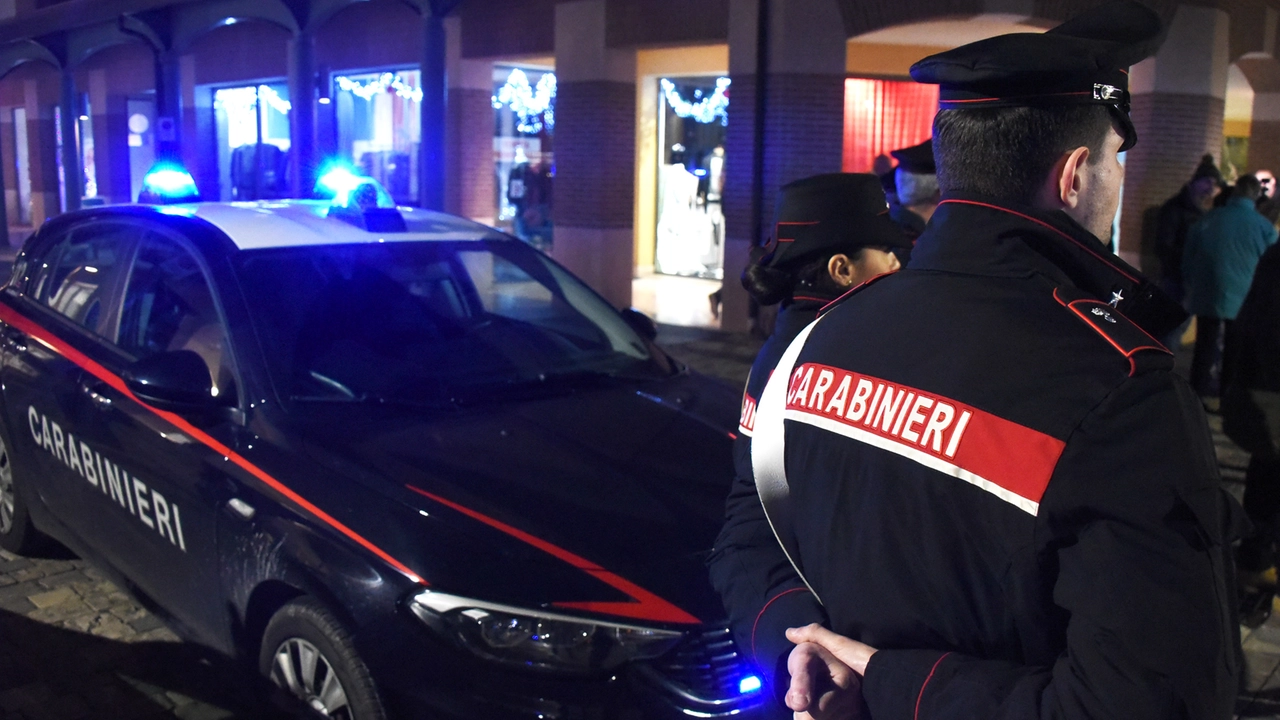 Carabinieri impegnati in un’operazione di controllo (foto d’archivio) Carabinieri impegnati in un’operazione di controllo (foto d’archivio)