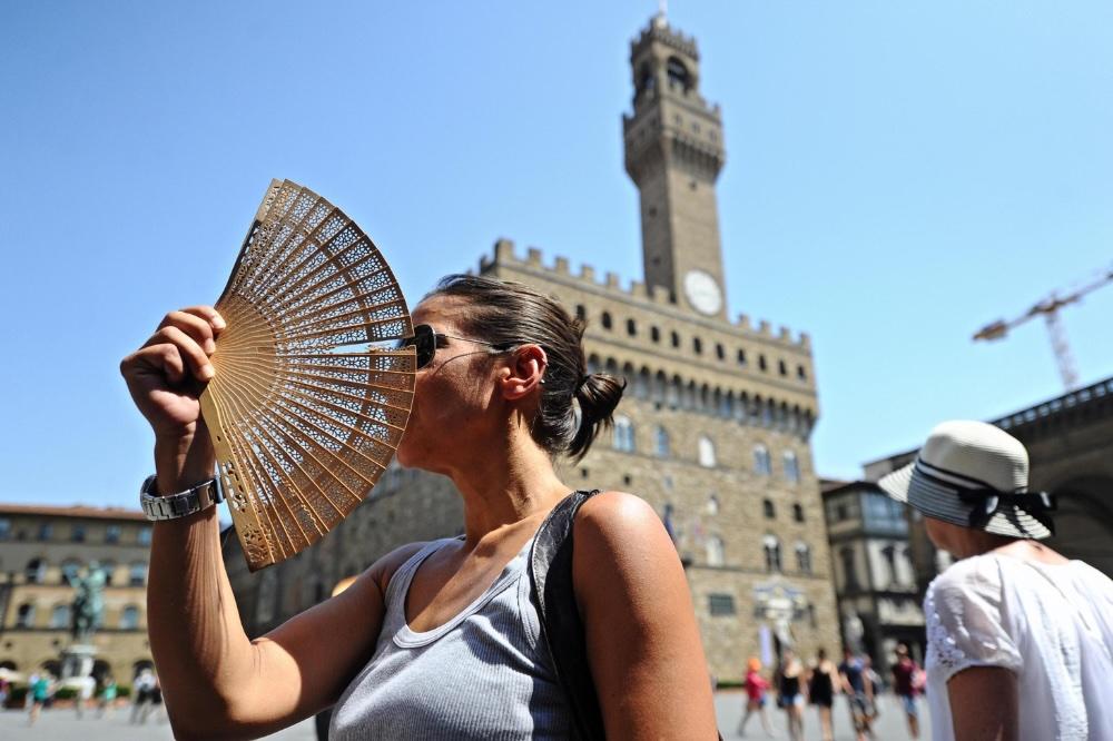 a firenze il caldo non molla codice rosso almeno fino al 16 agosto