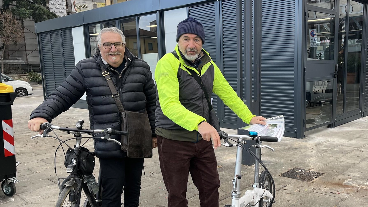 Angelo Fedi (nella foto a destra), che è presidente di Fiab Grosseto Ciclabile, fa il punto sulla situazione delle piste riservate alle due ruote presenti in città Angelo Fedi (nella foto a destra), che è presidente di Fiab Grosseto Ciclabile, fa il punto sulla situazione delle piste riservate alle due ruote presenti in città