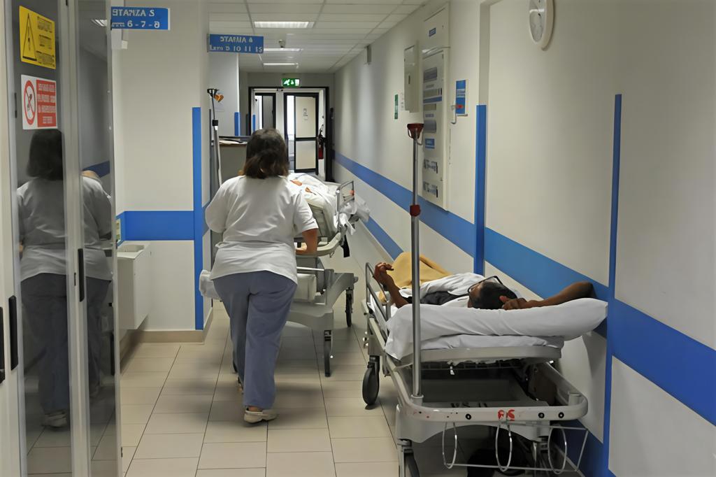 https://www.lanazione.it/image-service/view/acePublic/alias/contentid/ZmEwNzE1NzAtYzc0Zi00/0/accessi-al-pronto-soccorso-ticket-per-i-non-urgenti.jpeg?f=1.90:1&w=1200
