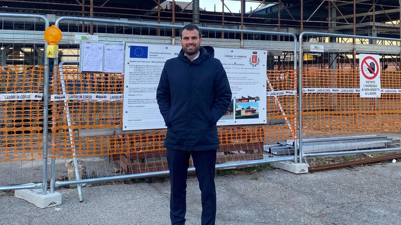 Il sindaco Vagnoli durante il sopralluogo al cantiere dove sorgerà l’asilo Il sindaco Vagnoli durante il sopralluogo al cantiere dove sorgerà l’asilo