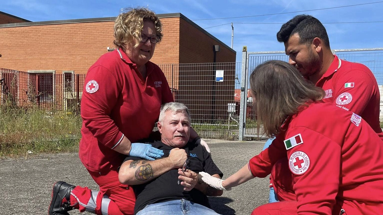 Un’esercitazione di soccorso del personale della Croce Rossa (foto d’archivio)