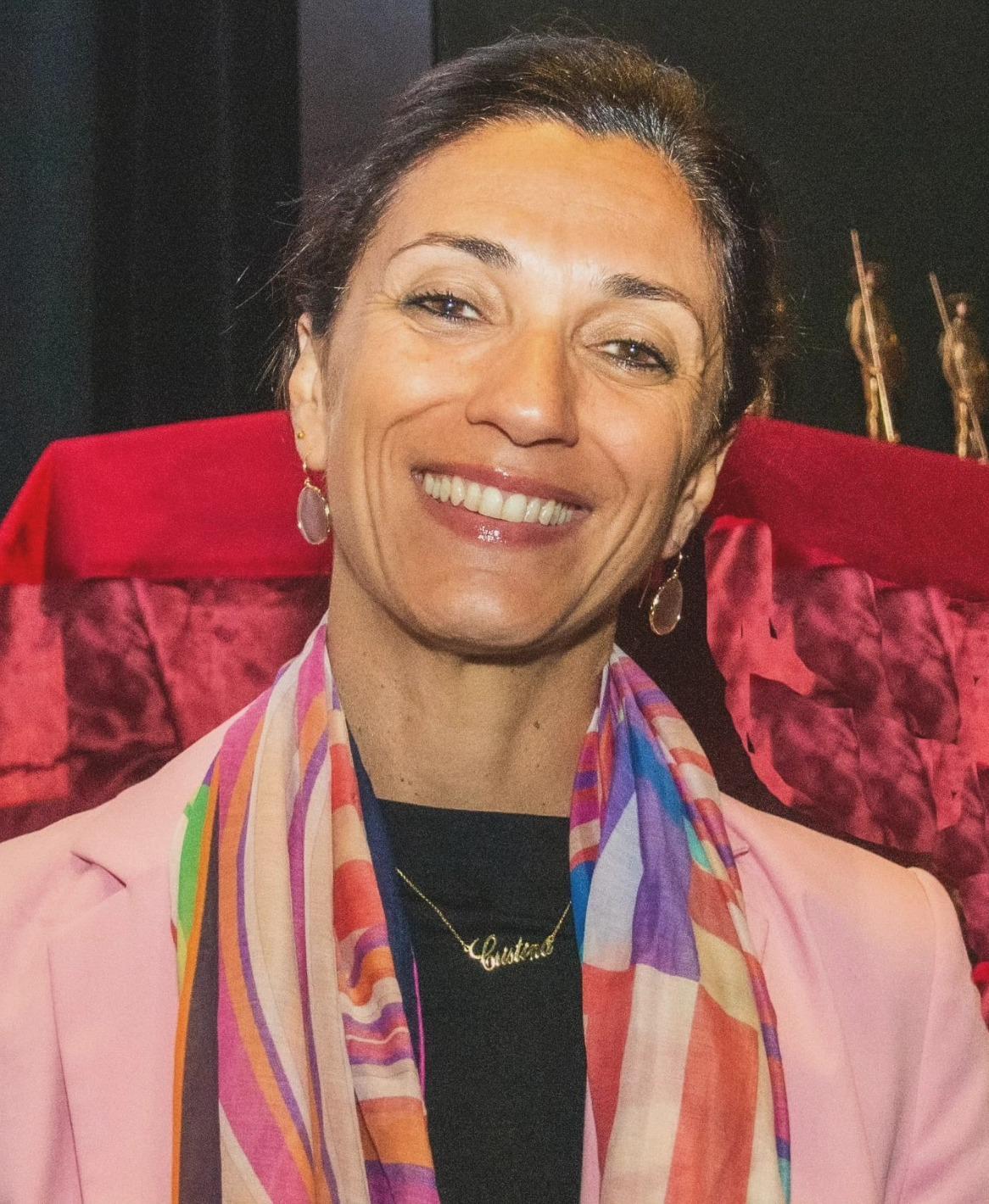 Un romanzo dedicato alle figlie. Cristina Manetti alla Smilea