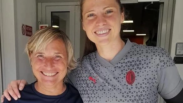 Da sinistra Aldegonda Pitanti con il portiere del Milan e della nazionale italiana Laura Giuliani Da sinistra Aldegonda Pitanti con il portiere del Milan e della nazionale italiana Laura Giuliani
