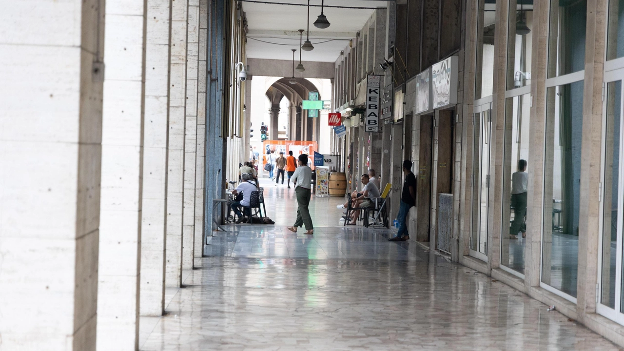 Uno scorcio delle gallerie di viale Gramsci (. Fotoservizio Enrico Mattia Del Punta/Valtriani Uno scorcio delle gallerie di viale Gramsci (. Fotoservizio Enrico Mattia Del Punta/Valtriani