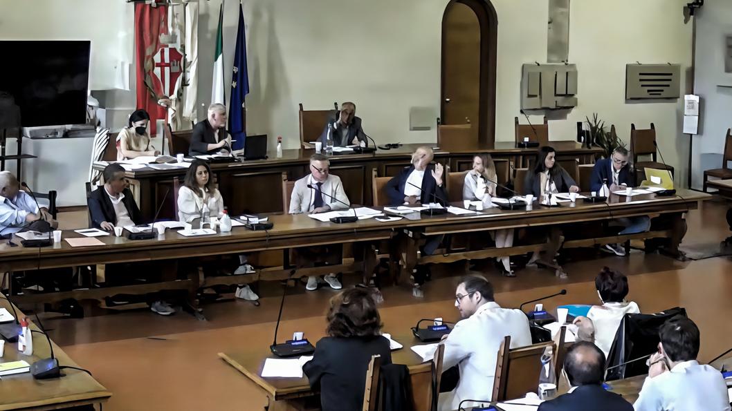 Polemica sulla disinfestazione. Il Comune: "È tutto in regola"