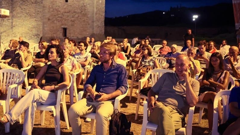 "Vermiglio" prima proiezione stasera, poi "Familia", "Dogman" e il biopic su Berlinguer. Ma intorno al maxischermo ecco i protagonisti, da Segre a Delpero, per raccontarsi. "Vermiglio" prima proiezione stasera, poi "Familia", "Dogman" e il biopic su Berlinguer. Ma intorno al maxischermo ecco i protagonisti, da Segre a Delpero, per raccontarsi.