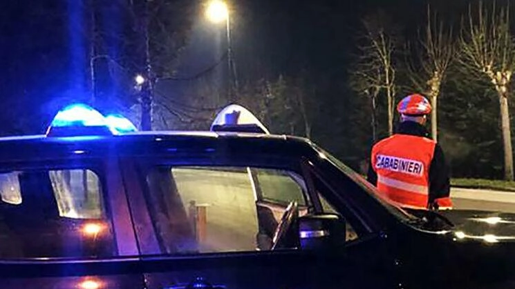 I carabinieri hanno intensificato i controlli e i posti di blocco in strada durante i giorni delle feste di Natale e Capodanno I carabinieri hanno intensificato i controlli e i posti di blocco in strada durante i giorni delle feste di Natale e Capodanno