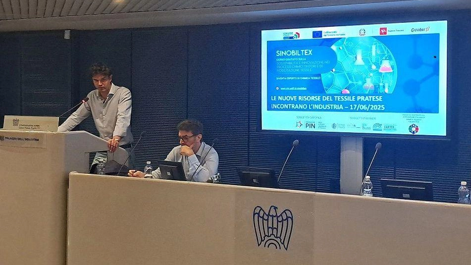 L’incontro nell’auditorium di Confindustria fra imprese e studenti con Filippo Giagnoni (a sinistra) e Alessandro De Rosa (a destra) L’incontro nell’auditorium di Confindustria fra imprese e studenti con Filippo Giagnoni (a sinistra) e Alessandro De Rosa (a destra)