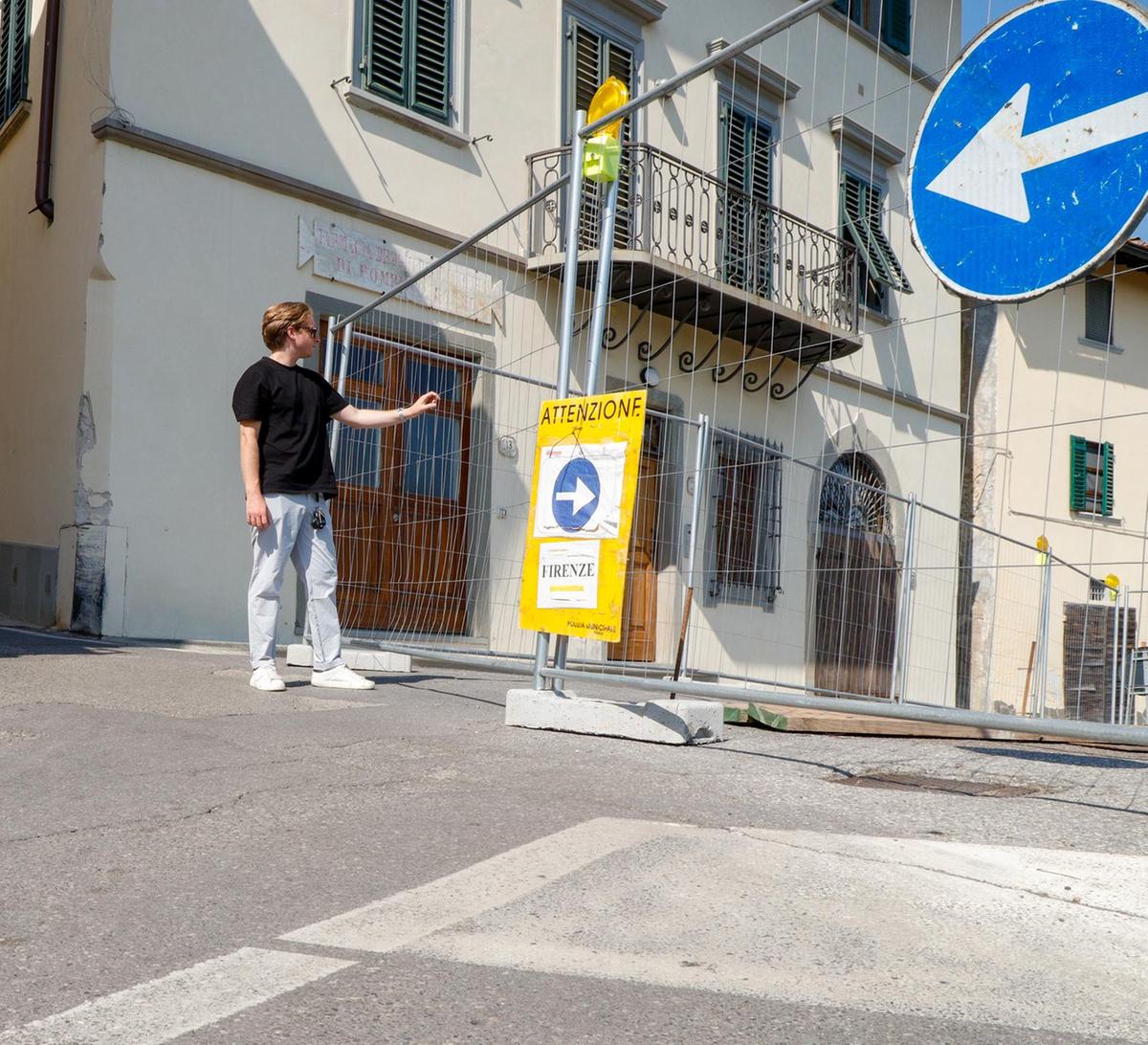 Via San Jacopo chiusa dopo il crollo: "Tempi incerti, siamo preoccupati"