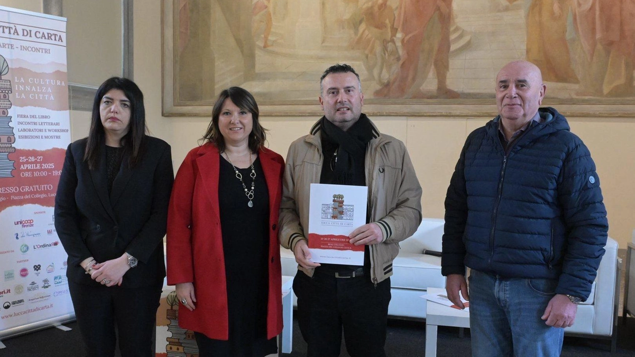 L’appuntamento al Real Collegio dal 25 al 27 aprile. Presenzierà anche l’ormai famosa Drusilla Foer .