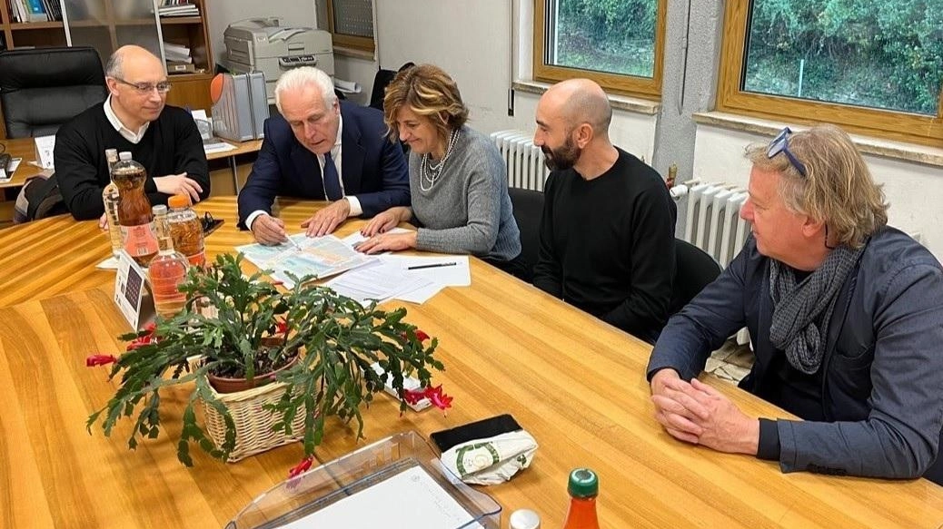 L’incontro che si è tenuto lo scorso novembre in palazzo comunale a Vaiano tra la sindaca Francesca Vivarelli e il presidente della Regione Eugenio Giani L’incontro che si è tenuto lo scorso novembre in palazzo comunale a Vaiano tra la sindaca Francesca Vivarelli e il presidente della Regione Eugenio Giani