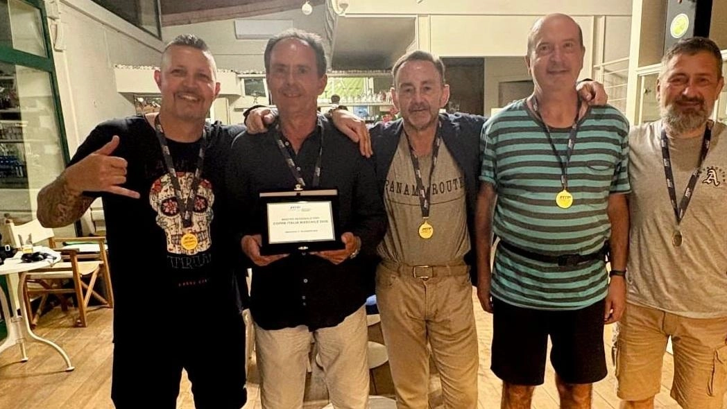 Il Tc Costa Azzurra grande protagonista a livello regionale. I tennisti del circolo pratese hanno infatti vinto il titolo master... Il Tc Costa Azzurra grande protagonista a livello regionale. I tennisti del circolo pratese hanno infatti vinto il titolo master...