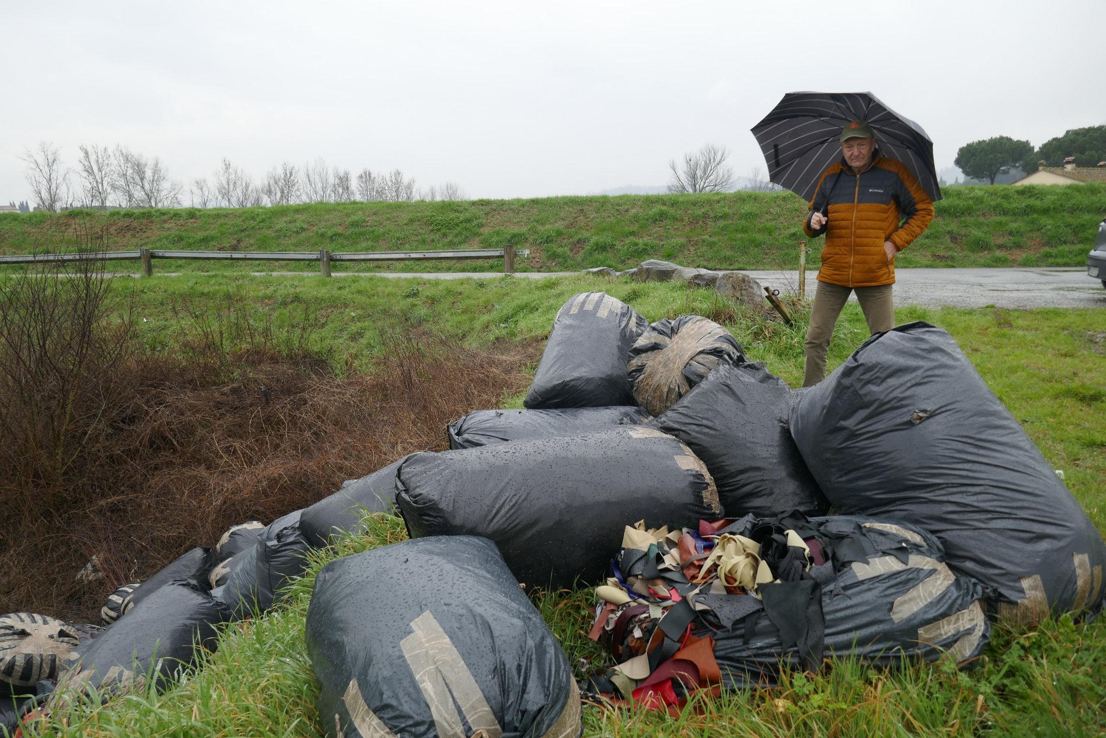 prato ora 232 allarme per le discariche abusive di scarti tessili centinaia di tonnellate in giro
