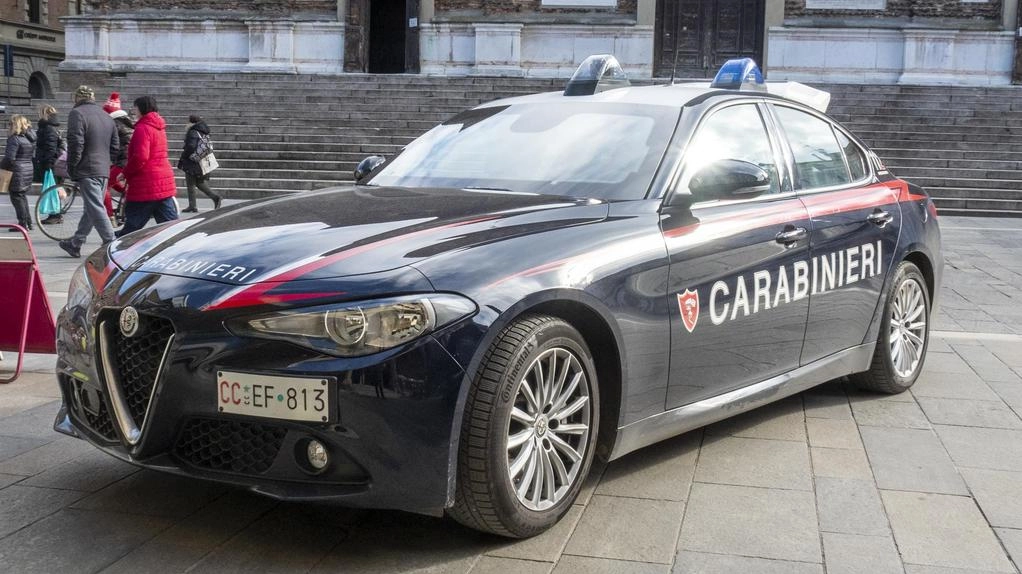 Intensificato il pattugliamento delle forze di polizia contro il degrado di Avenza. Da tempo. i residenti lamentano incuria e presenze poco raccomandabili che creano disordini nella zona Intensificato il pattugliamento delle forze di polizia contro il degrado di Avenza. Da tempo. i residenti lamentano incuria e presenze poco raccomandabili che creano disordini nella zona