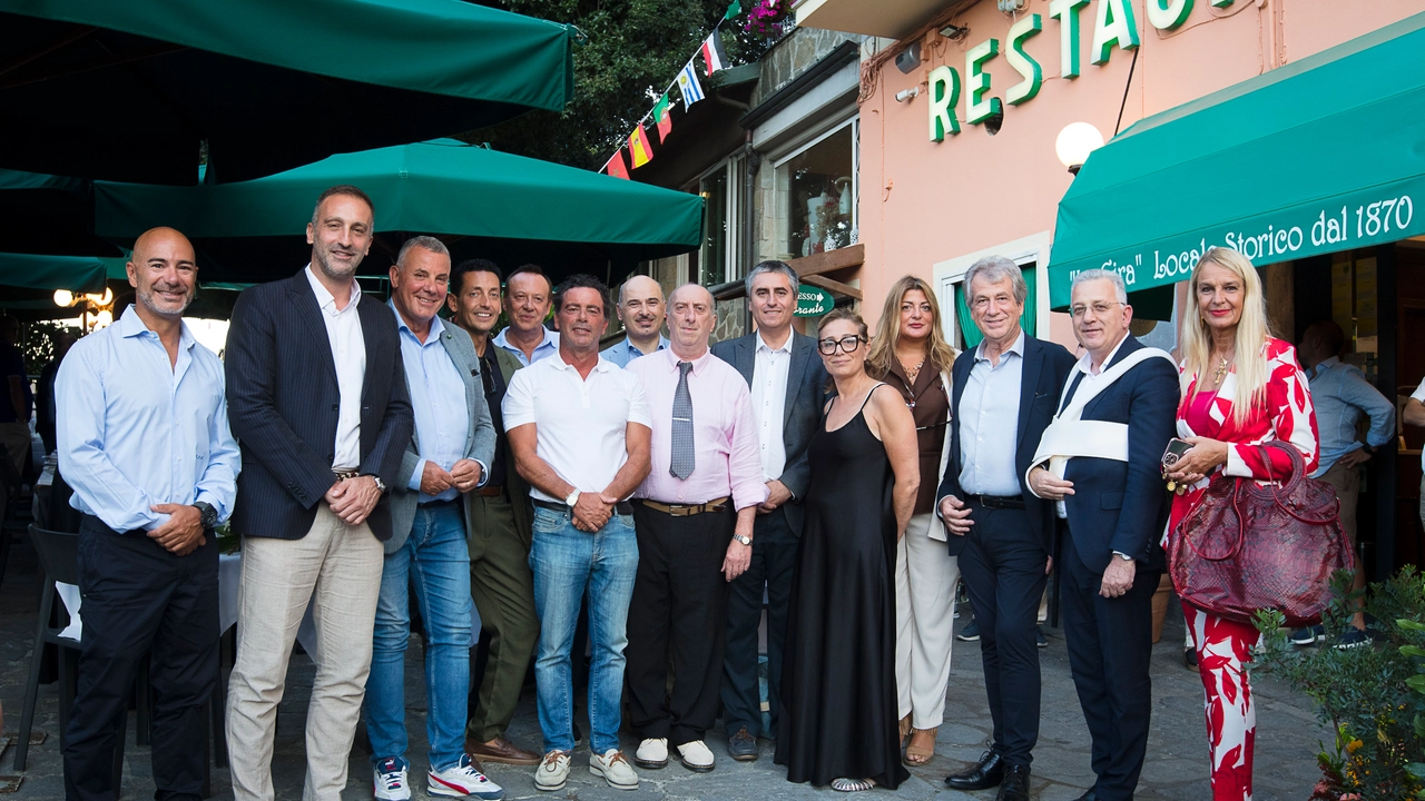 Il gruppo di ospiti delle istituzioni con Massimo Tartarini Il gruppo di ospiti delle istituzioni con Massimo Tartarini