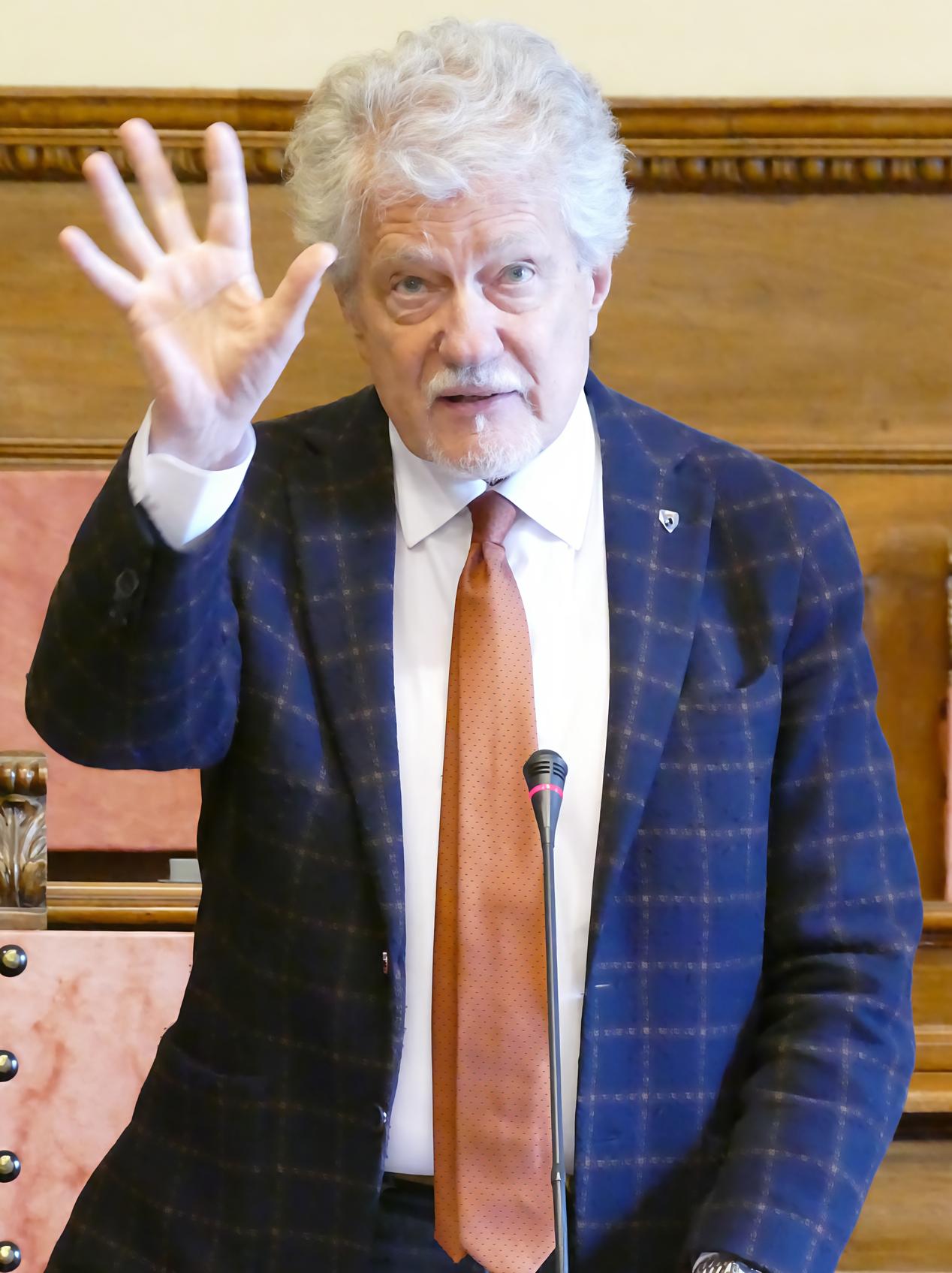 La sanità privata vola. La giunta Ghinelli dice sì al raddoppio del Centro chirurgico La sanità privata vola. La giunta Ghinelli dice sì al raddoppio del Centro chirurgico